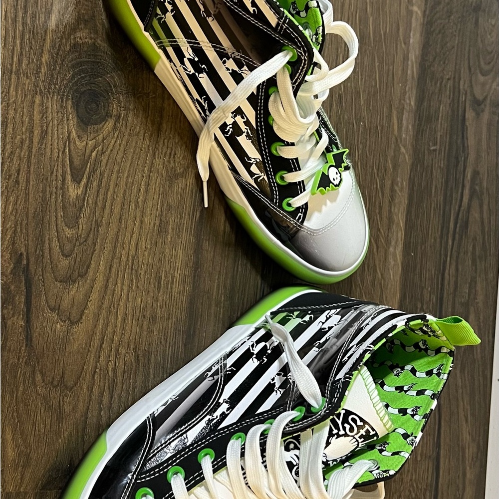 Kids High-Top Sneakers - Black and Green